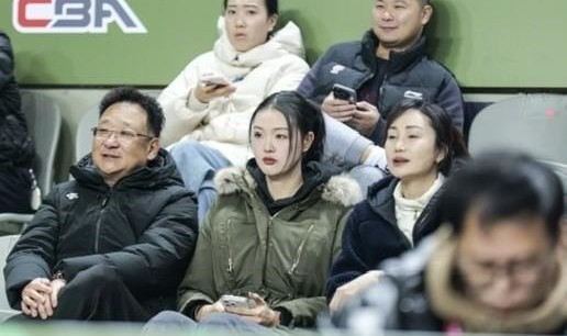 B体育登录入口-老婆来看球压力大？张常宁现身同曦主场，吴冠希连丢关键罚球